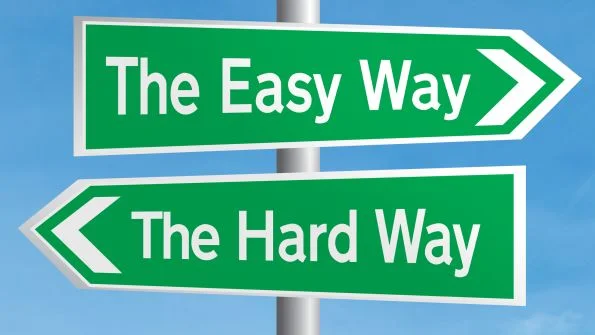 Easy way hard way 595x335 - Comment éviter d'avoir un site web photo tout moisi - Thomas Hammoudi - Internet