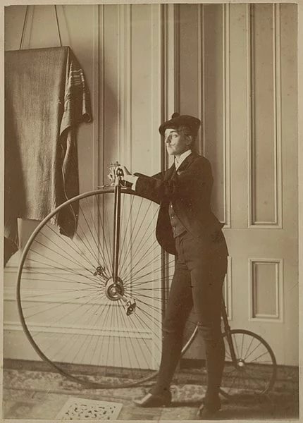 430px self portrait by the american photographer frances benjamin johnston - Qui a peur des femmes photographes ? - Thomas Hammoudi - Féminisme