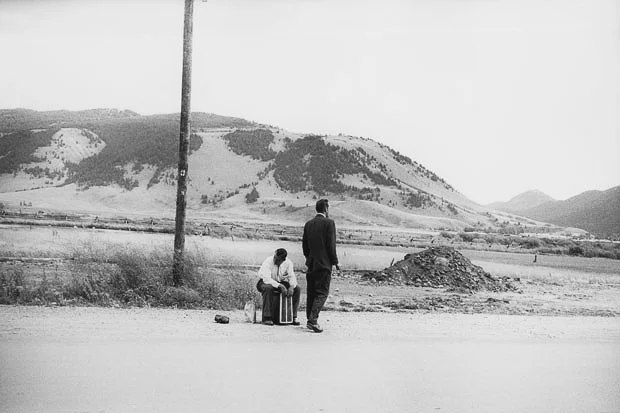 https://oscarenfotos.files.wordpress.com/2014/12/garry_winogrand_garry-winogrand-wyoming-1964-c2a9-estate-of-garry-winogrand-and-courtesy-fraenkel-gallery-san-francisco_road_camino_2.jpg