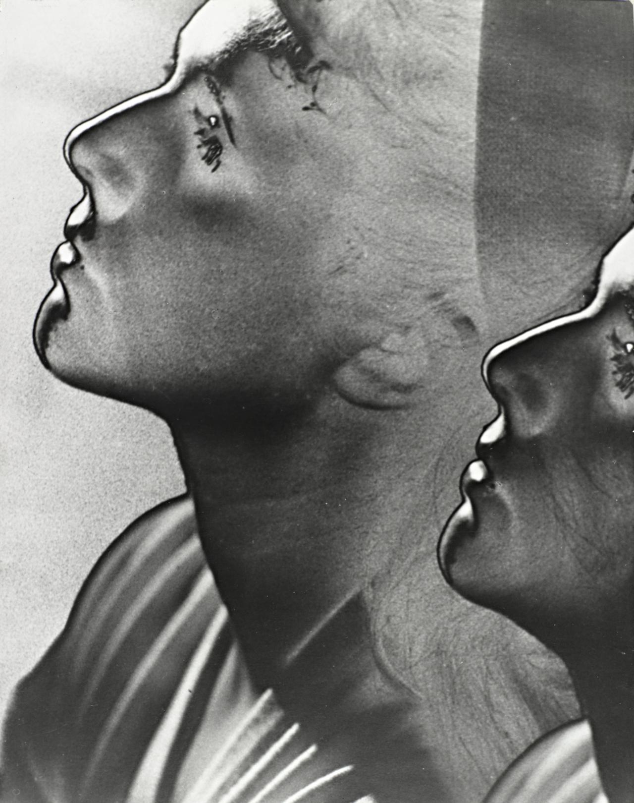 Portrait solarisé en double profil, photographie de Man Ray