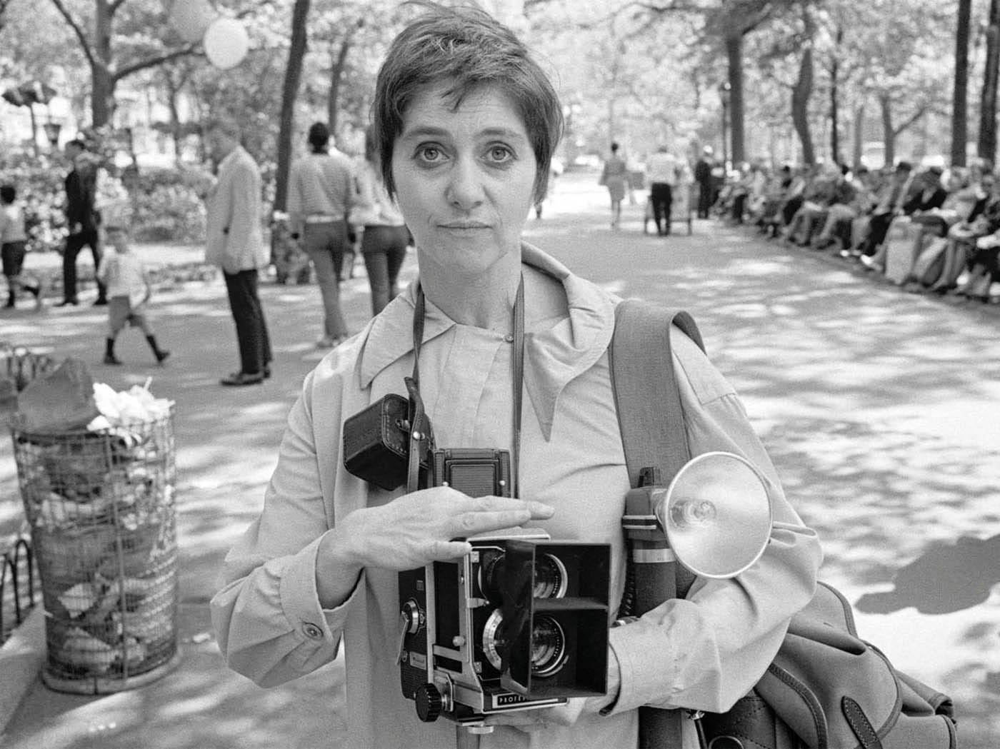 Diane Arbus avec son Rolleiflex et son flash dans Central Park