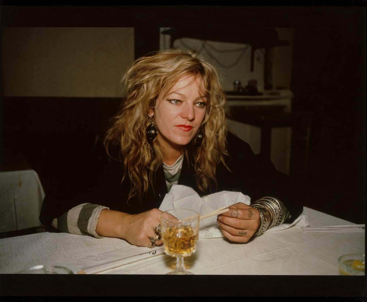 Nan Goldin, Cookie at the restaurant, Positano