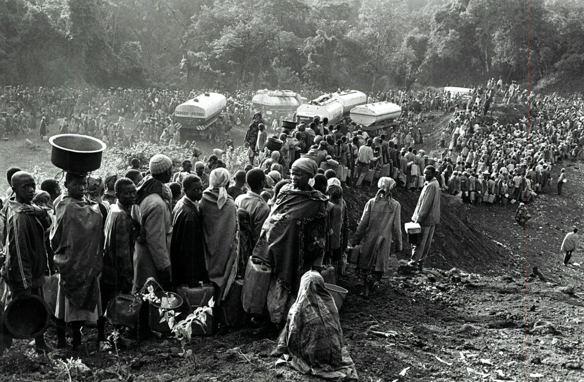 Réfugiés rwandais dans un camp à Goma, Zaïre, 1994 - Sebastião Salgado