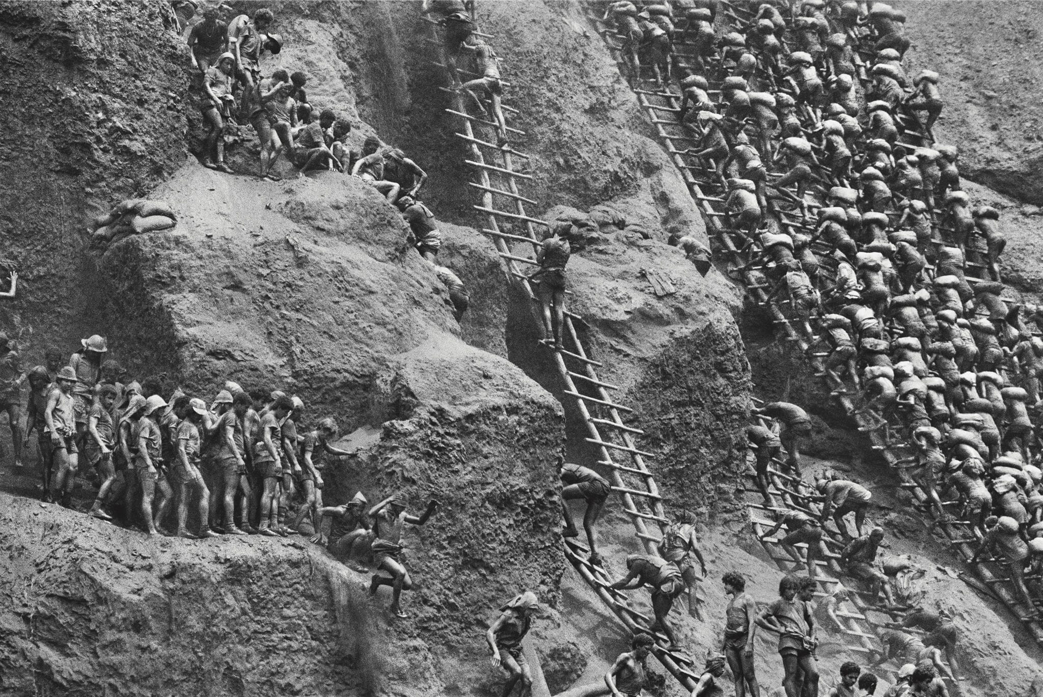 Sebastião Salgado, Serra Pelada, mine d'or à ciel ouvert, Brésil, 1986