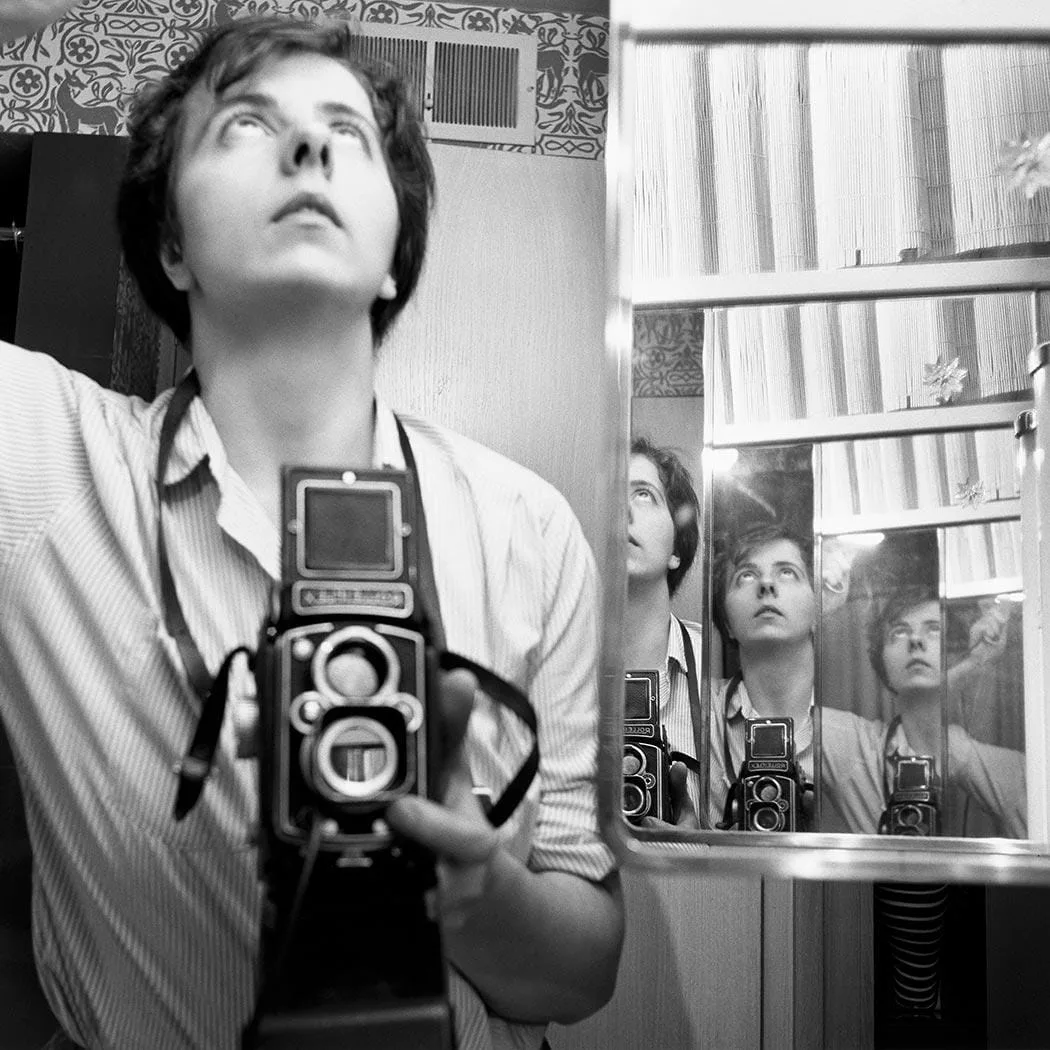 Portrait de Vivian Maier avec son Rolleiflex