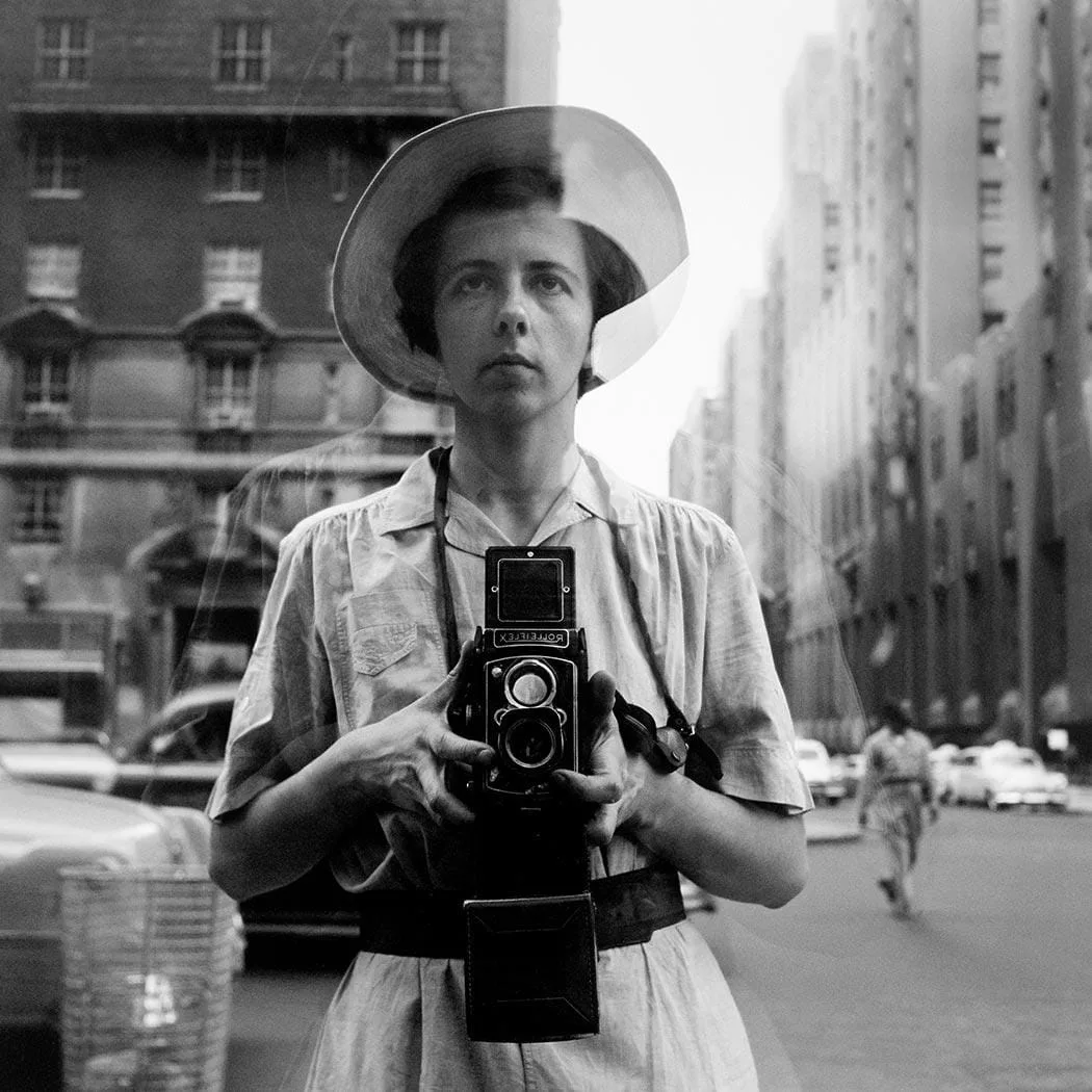 Autoportrait de Vivian Maier dans un miroir