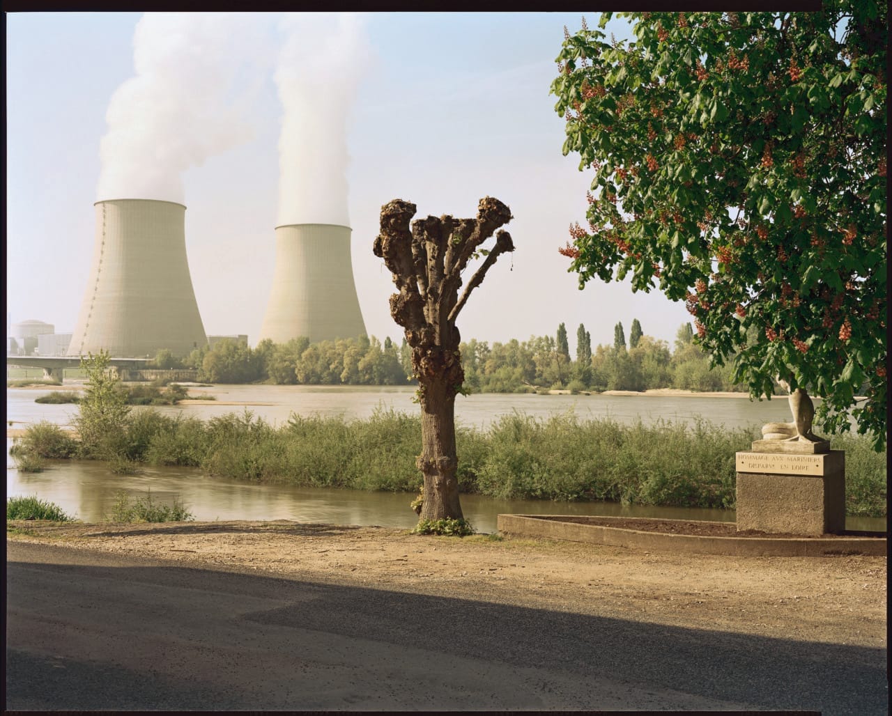 Centrale au bord de la Loire, série La France de Raymond Depardon