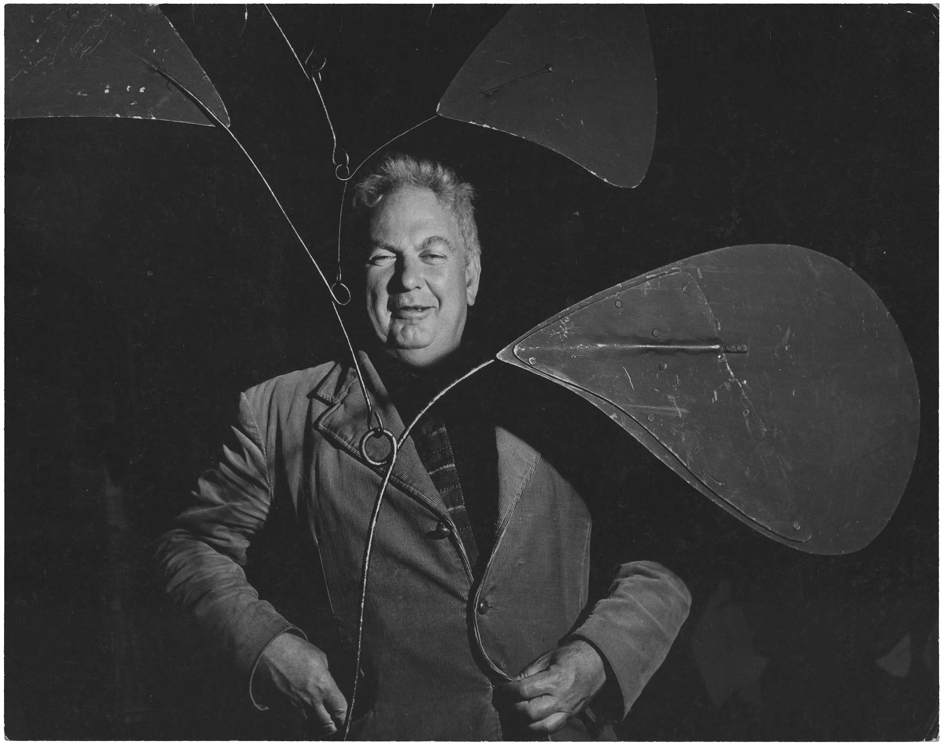 Alexander Calder et un mobile, par Denise Colomb