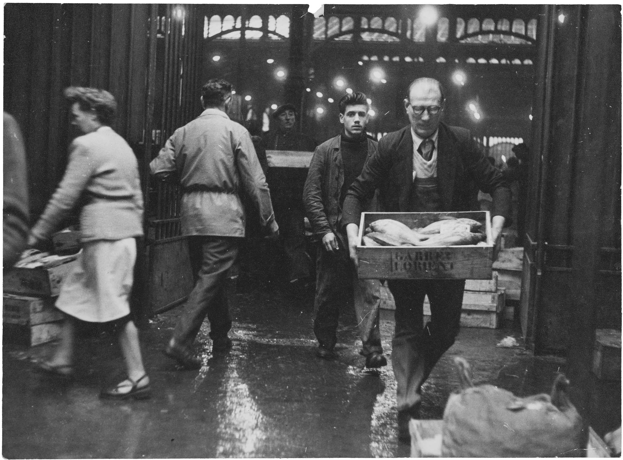 Porteurs aux Halles, Paris, par Denise Colomb