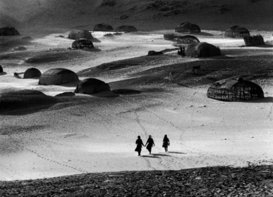 Campement dans le désert, photographie de Raymond Depardon