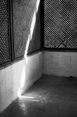 Rai de lumière dans une pièce, photographie de Raymond Depardon