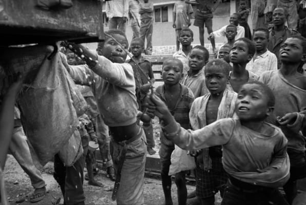 Reportage de Raymond Depardon, groupe d'enfants