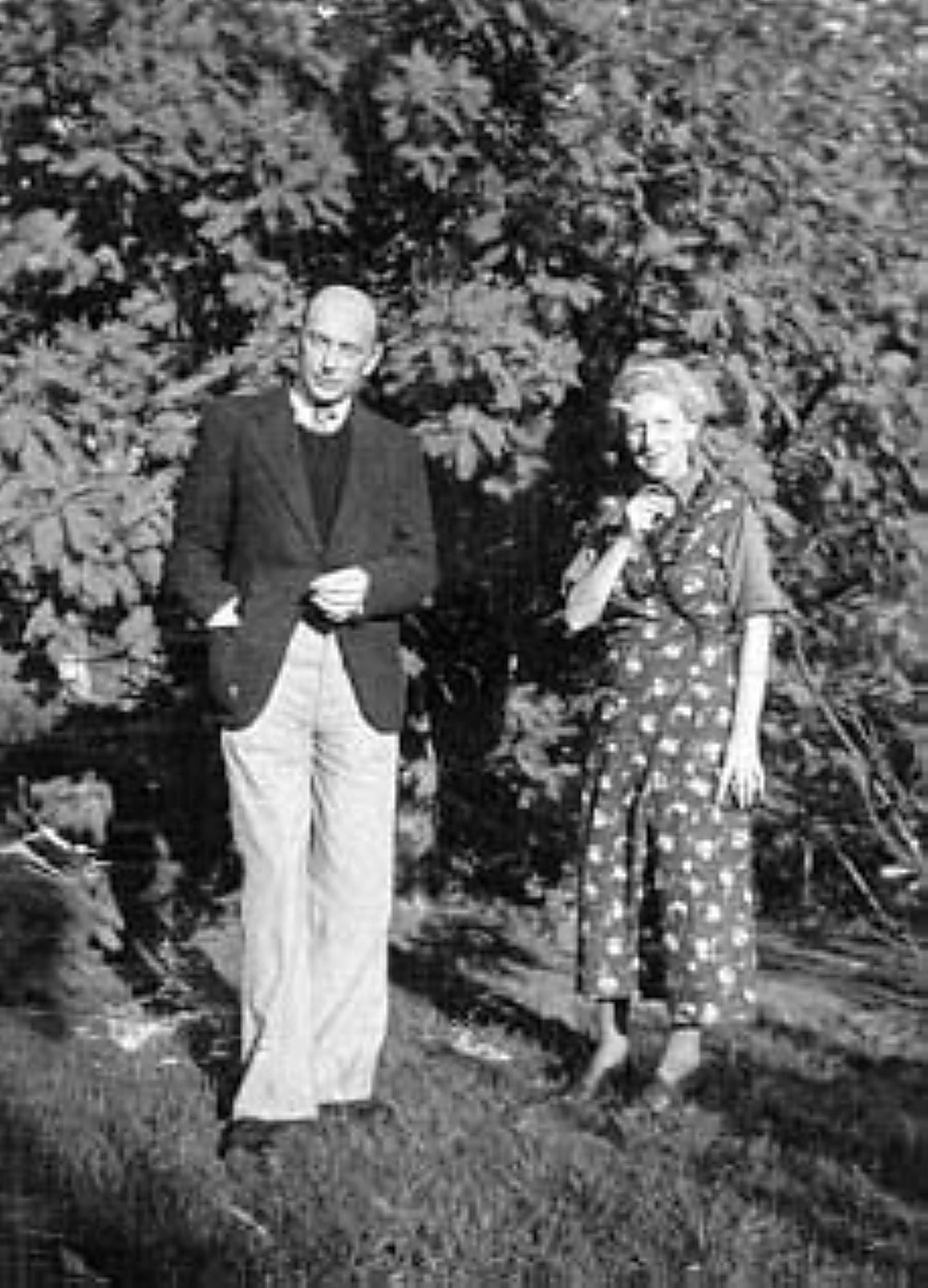 Claude Cahun et Henri Michaux photographiés ensemble à Jersey en 1938