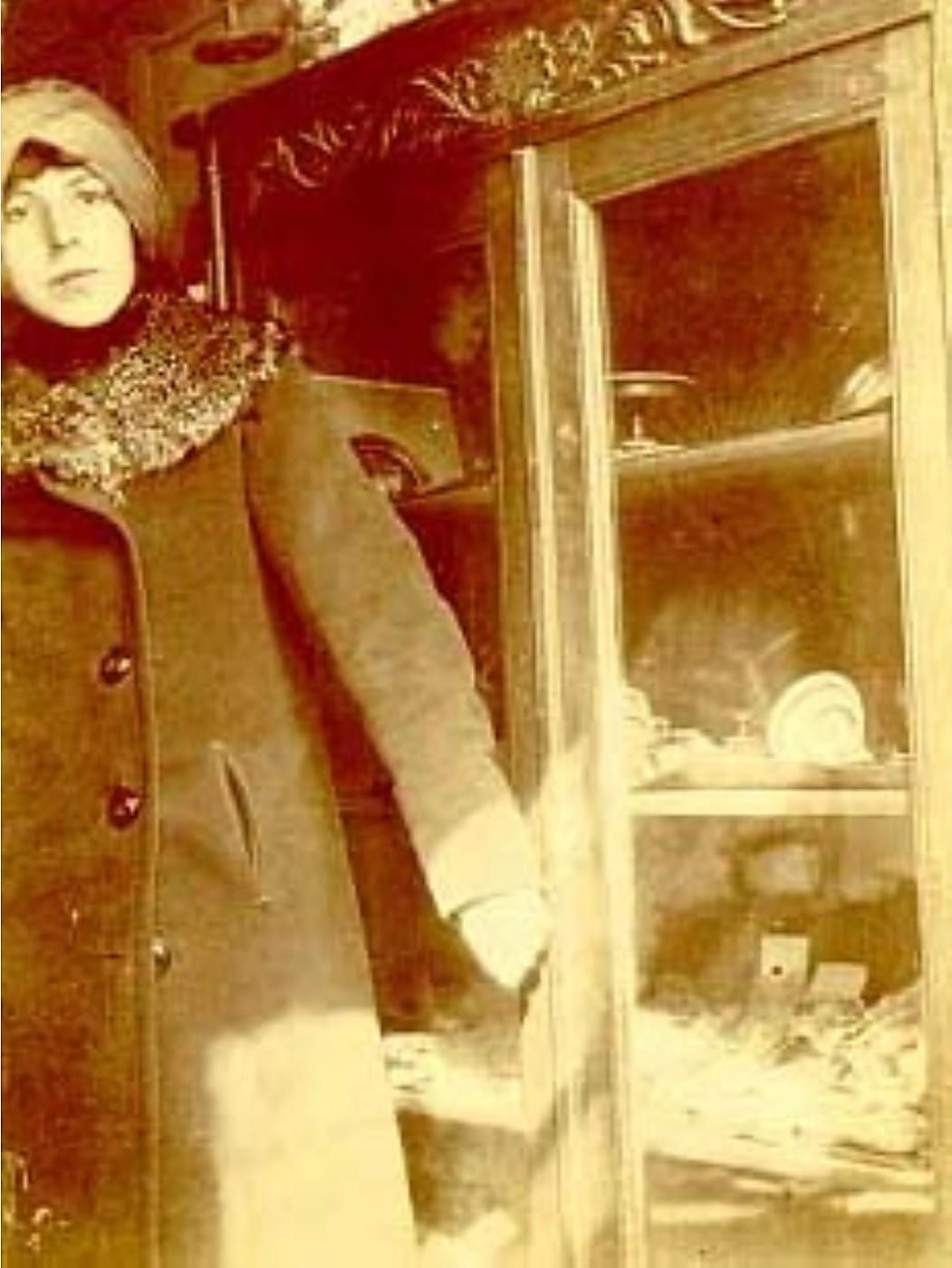 Claude Cahun, autoportrait au col de fourrure
