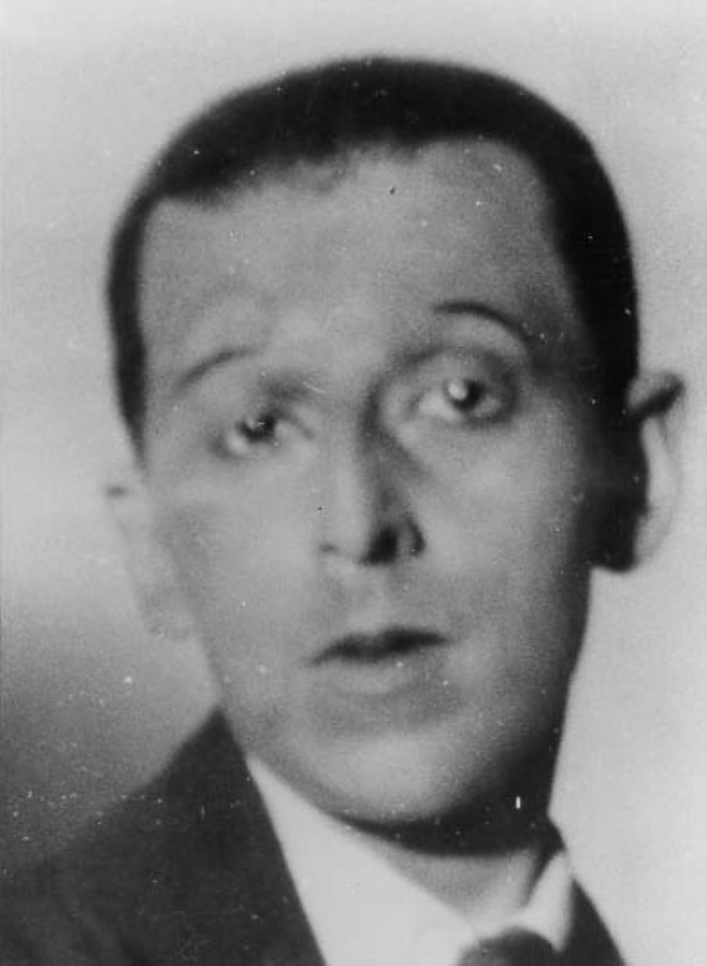 Claude Cahun dans le rôle de Monsieur dans Banlieue