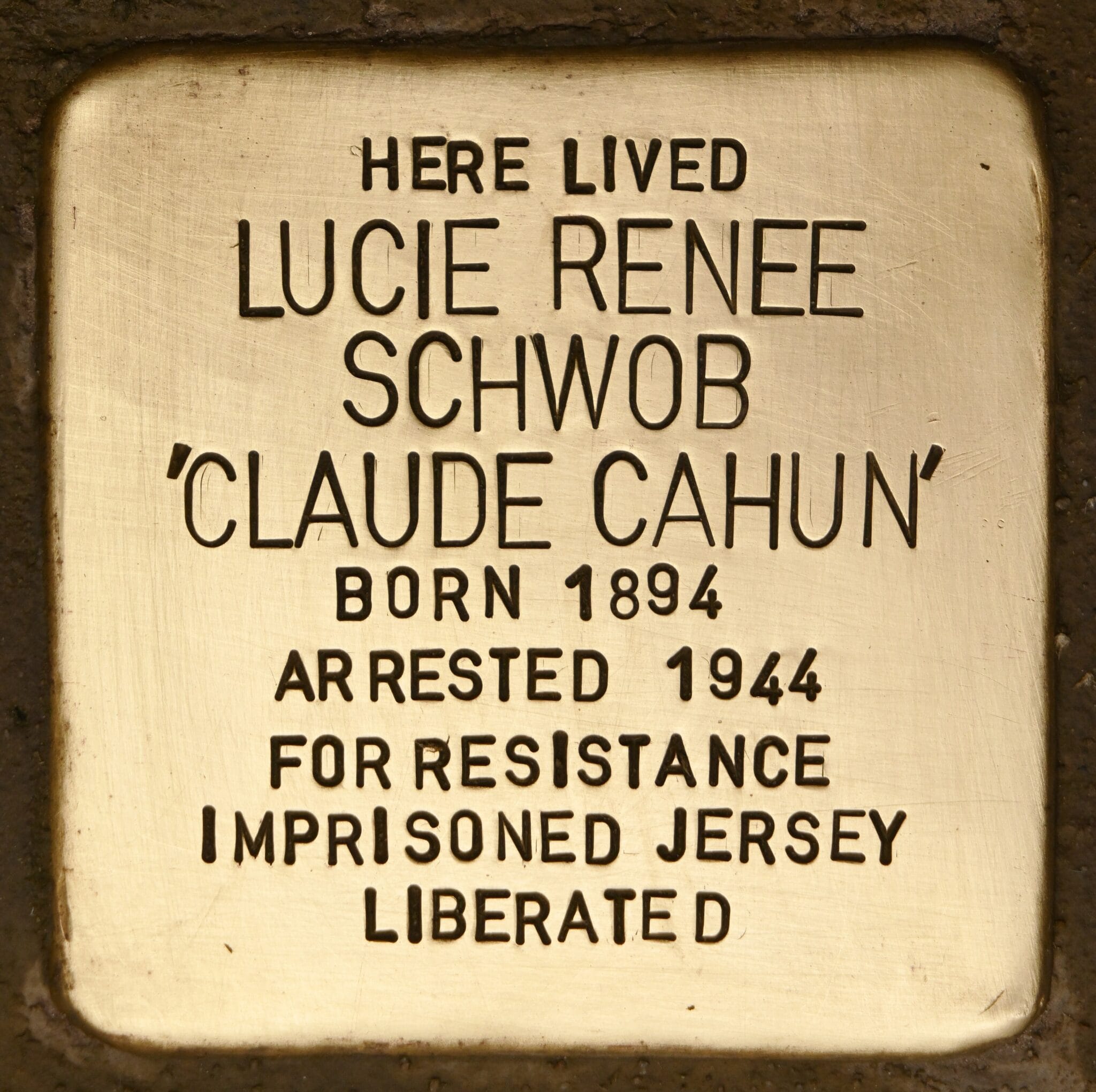 Pavé de mémoire posé à Jersey pour Lucie Renée Schwob