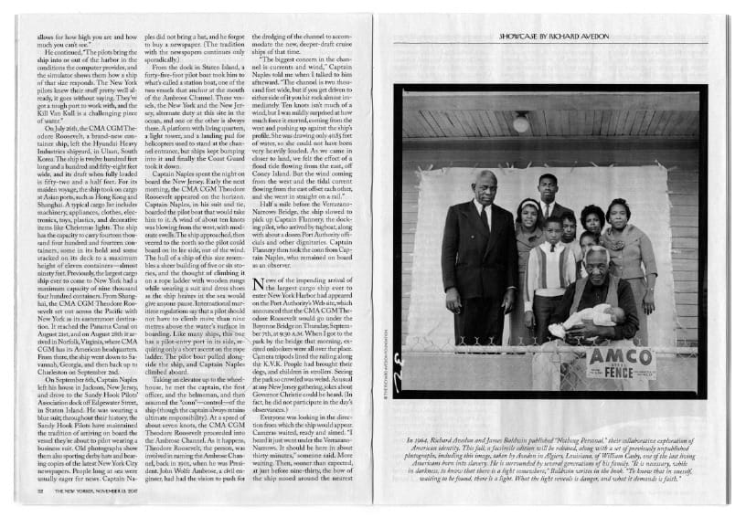 Double page du New Yorker montrant William Casby entouré de sa famille, devant un papier blanc tendu