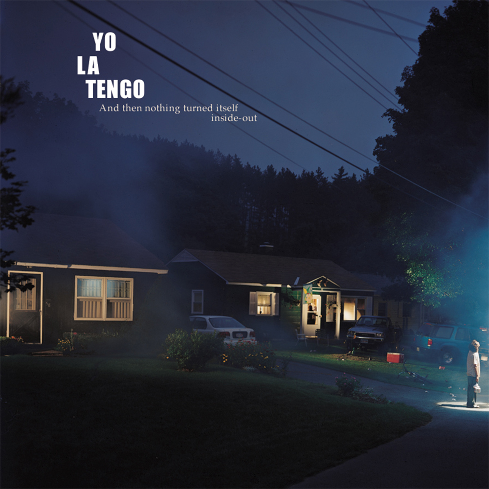 Pochette de And Then Nothing Turned Itself Inside-Out de Yo La Tengo, photographie de Gregory Crewdson