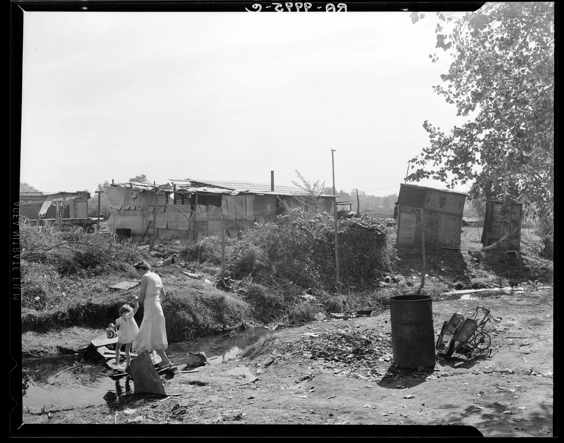 Camp de squatters en Californie photographié par Dorothea Lange pour la Farm Security Administration