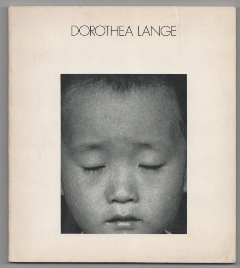 Couverture du catalogue de la rétrospective Dorothea Lange au Museum of Modern Art, 1966