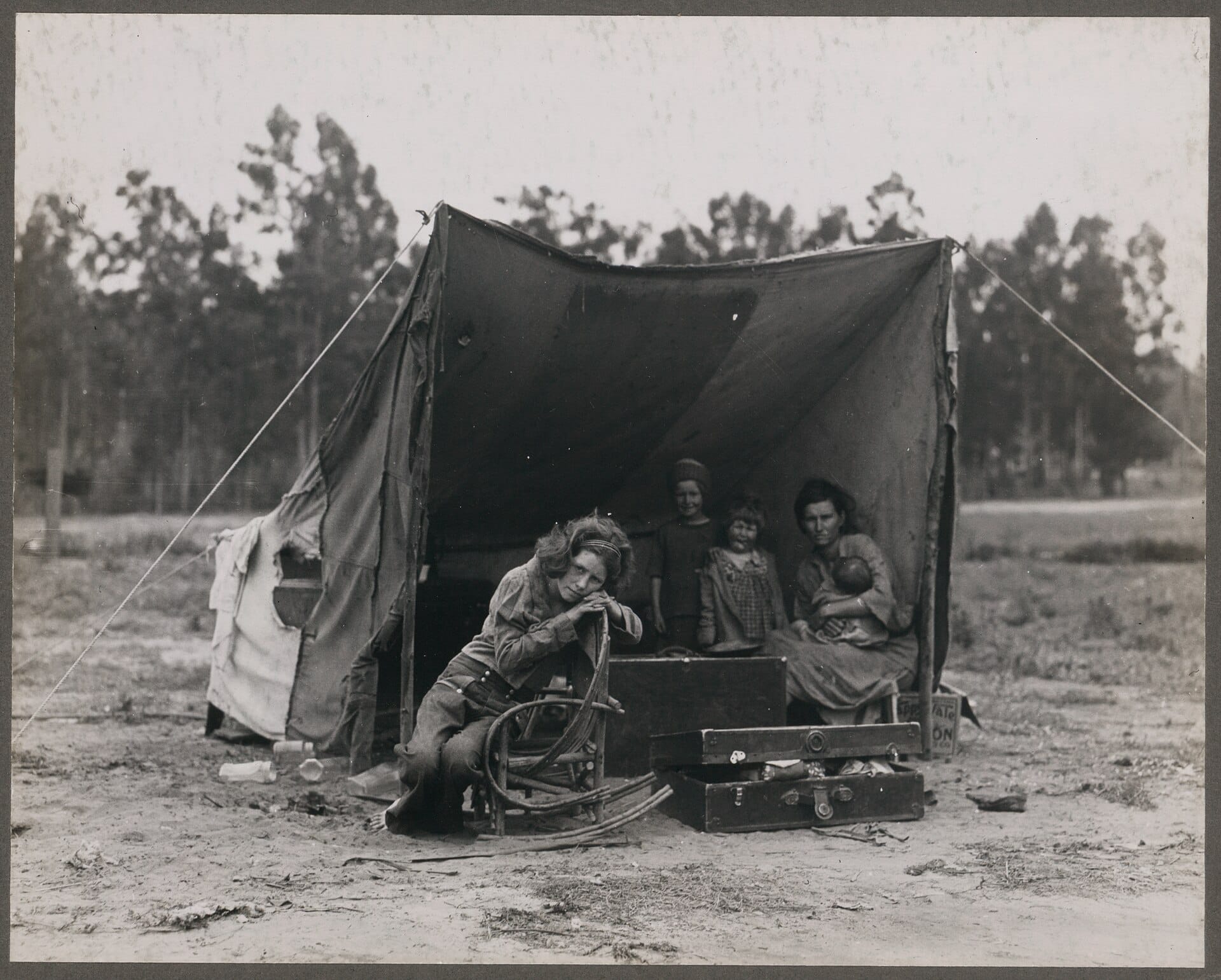 Vue large de l'abri de fortune de la famille à Nipomo, Californie, par Dorothea Lange