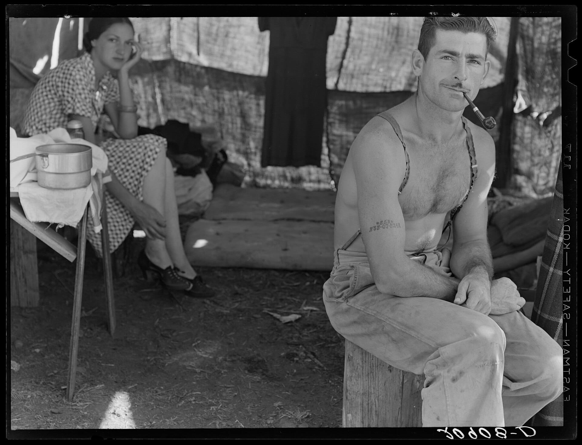 Ouvrier de scierie au chômage et sa femme, photographiés par Dorothea Lange