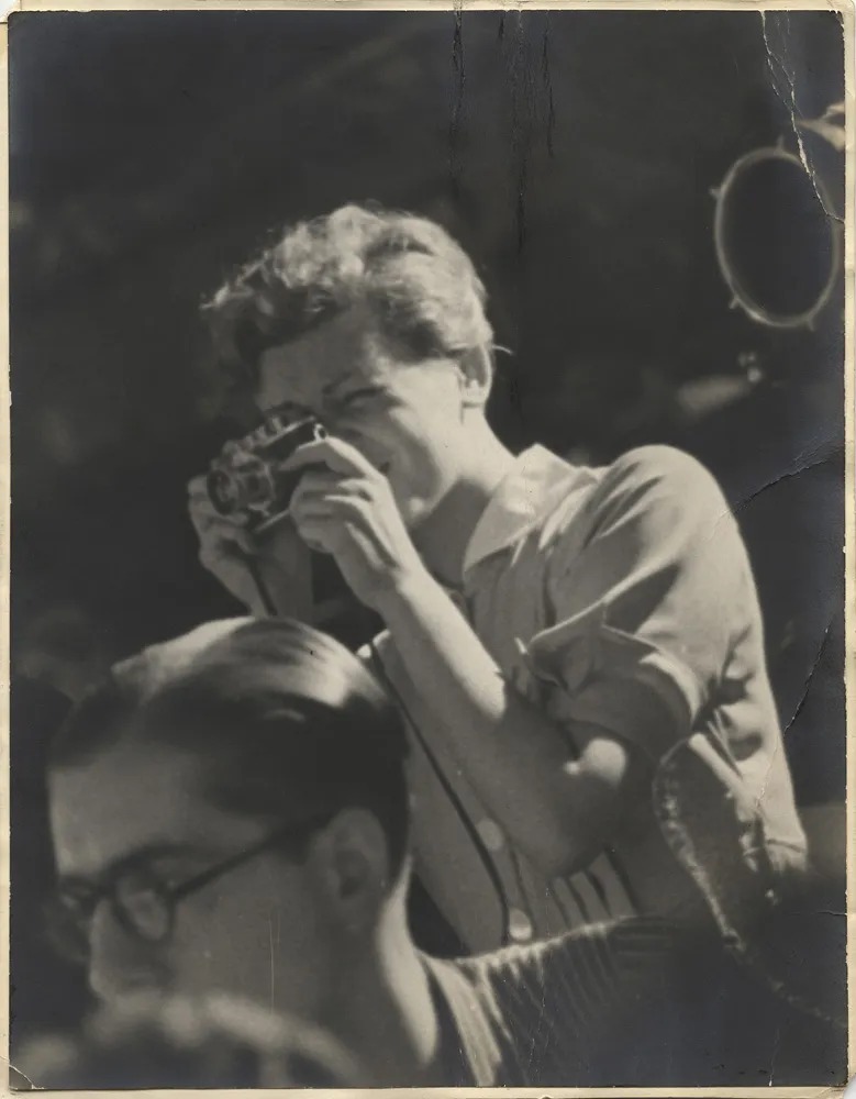 Gerda Taro photographie sur le front de Guadalajara en juillet 1937