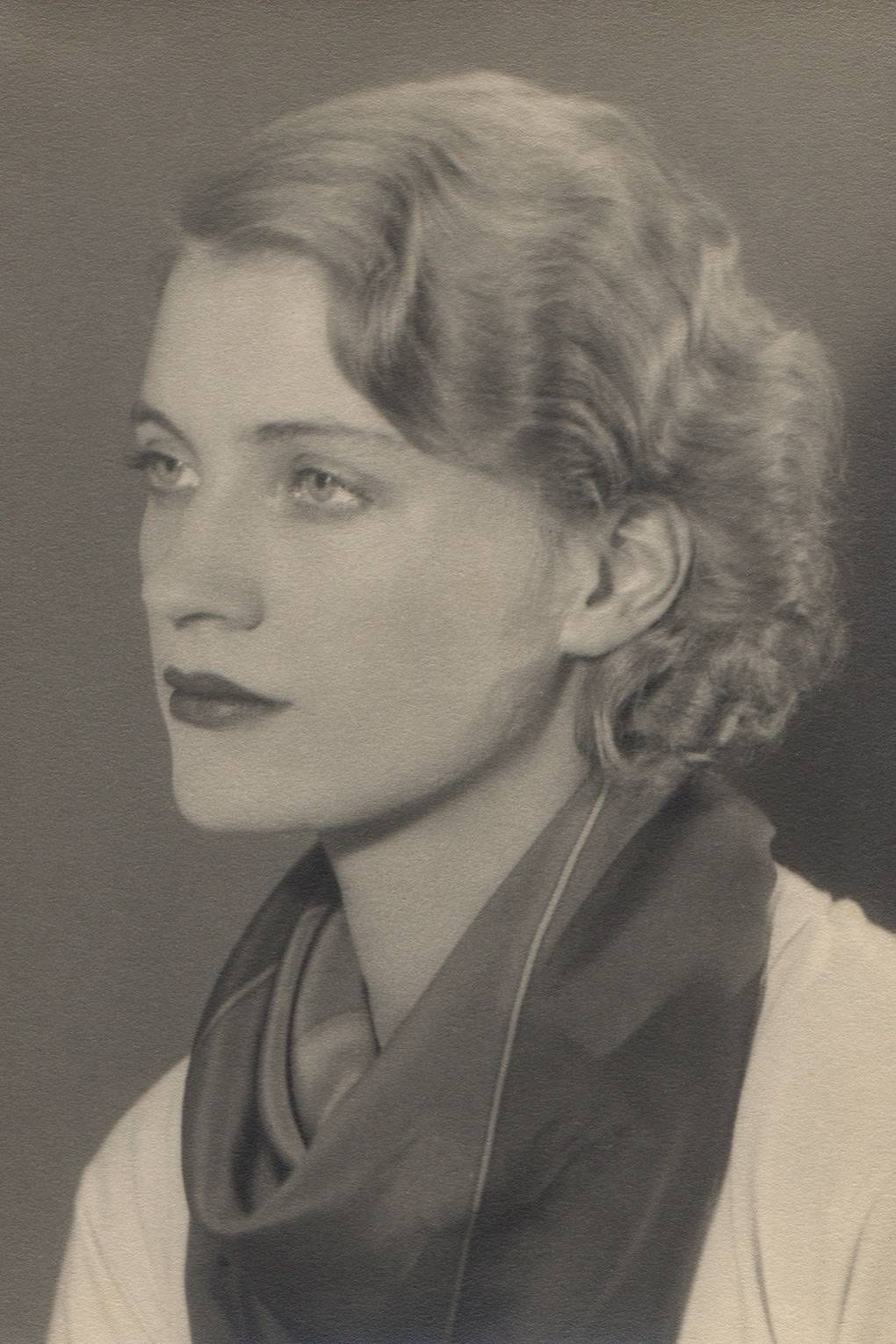 Autoportrait en noir et blanc de Lee Miller à Paris en 1930