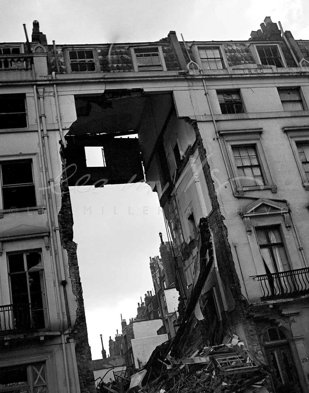 Bridge of Sighs photographié par Lee Miller dans le Londres du Blitz en 1940