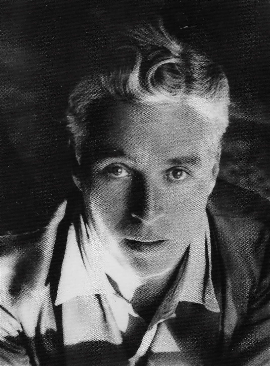 Portrait de Charlie Chaplin par Lee Miller à Saint-Moritz en 1932