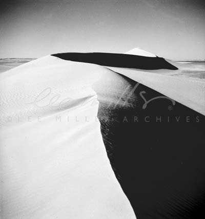 Dunes de sable photographiées par Lee Miller en Égypte en 1936