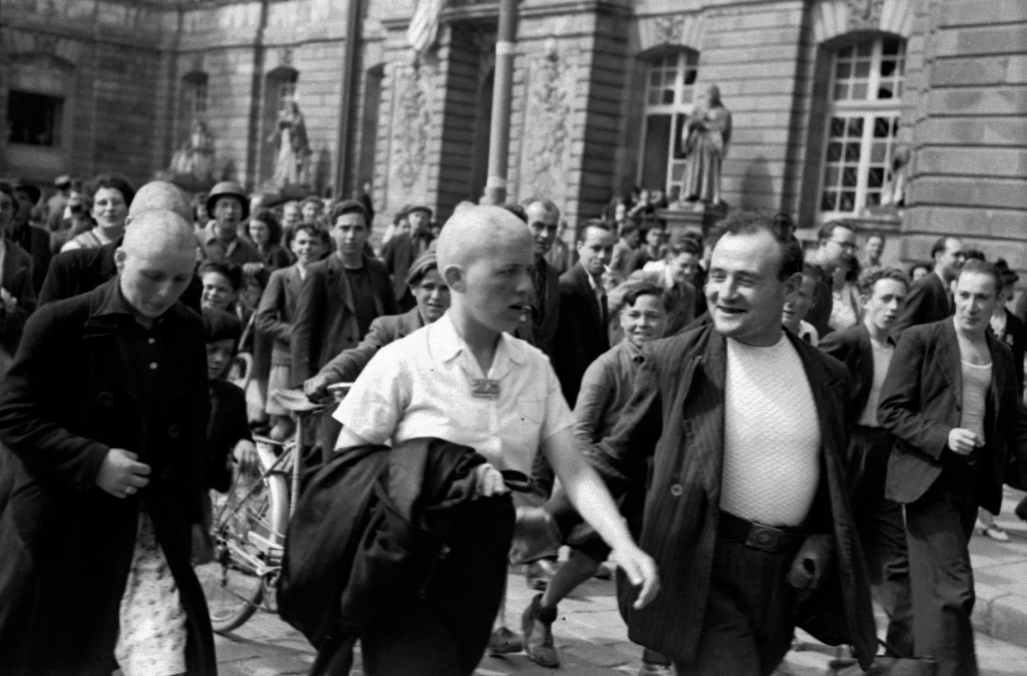 Femmes accusées de collaboration à Rennes photographiées par Lee Miller en 1944