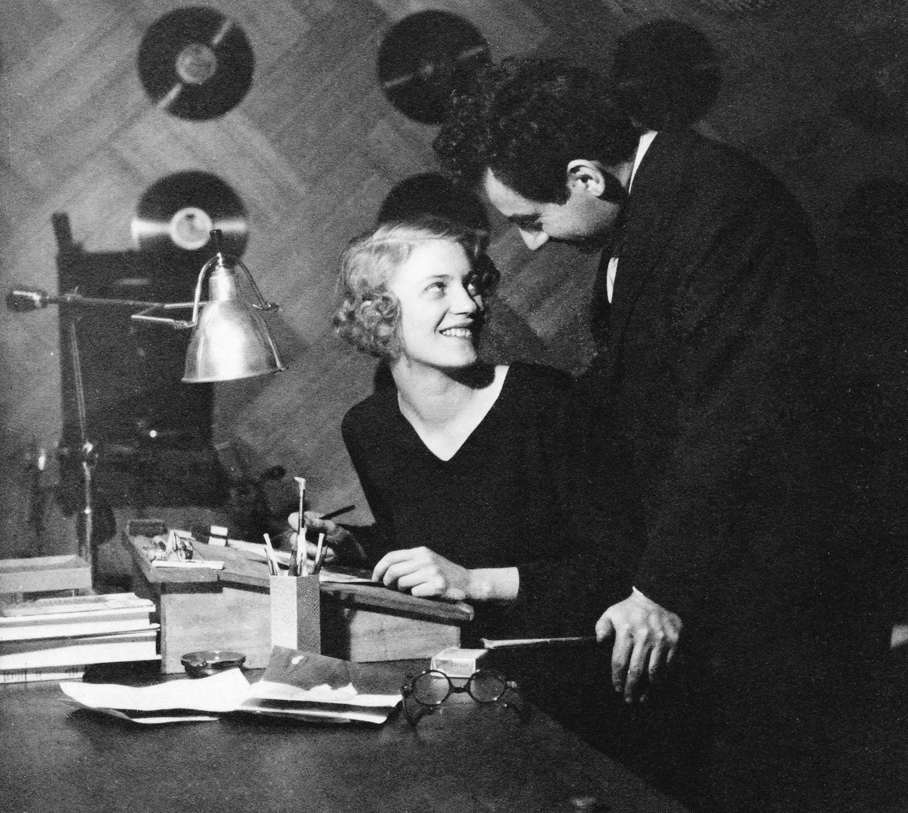 Lee Miller et Man Ray dans le studio parisien de Lee Miller en 1931