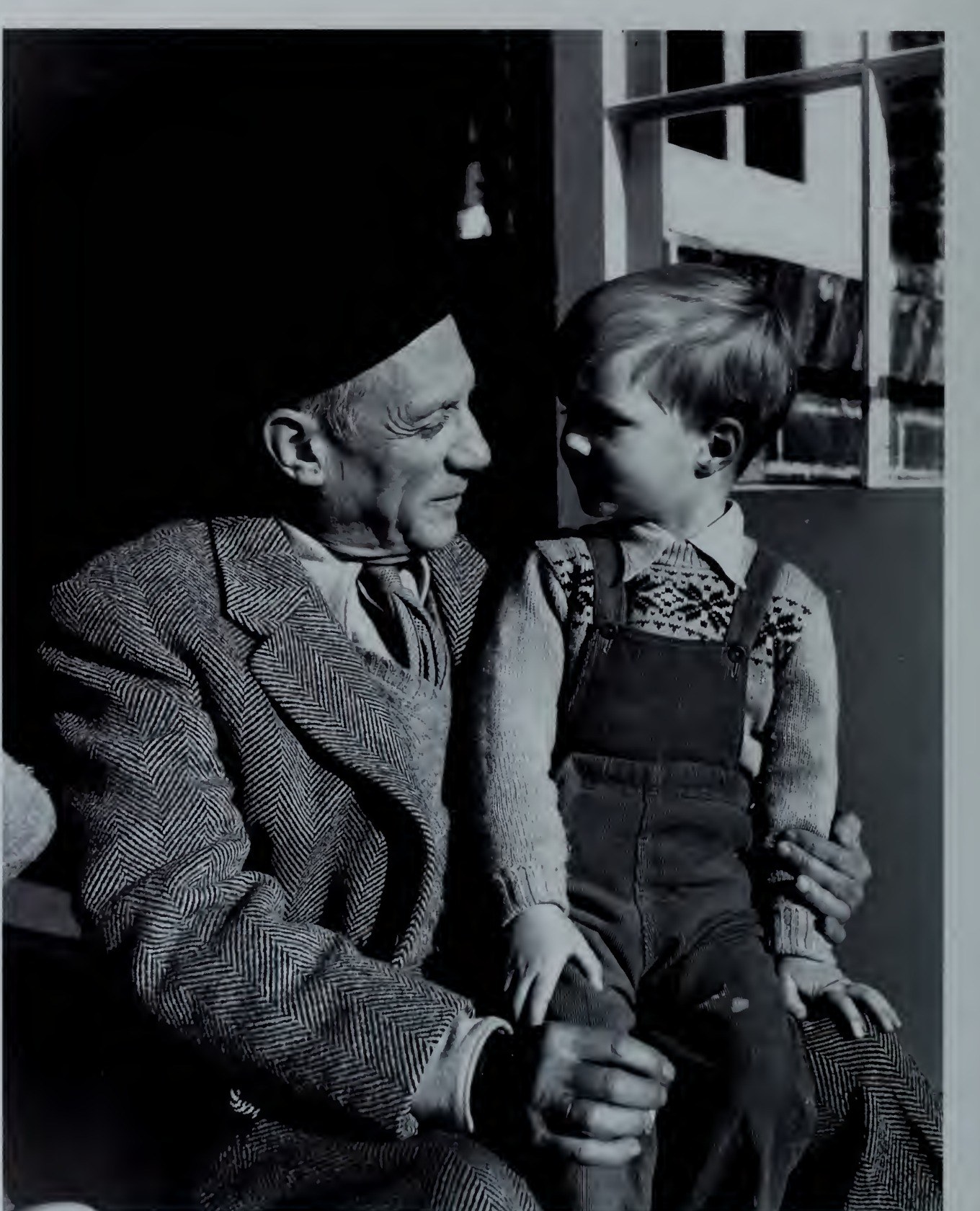 Pablo Picasso et Antony Penrose photographiés par Lee Miller dans le Sussex en 1950