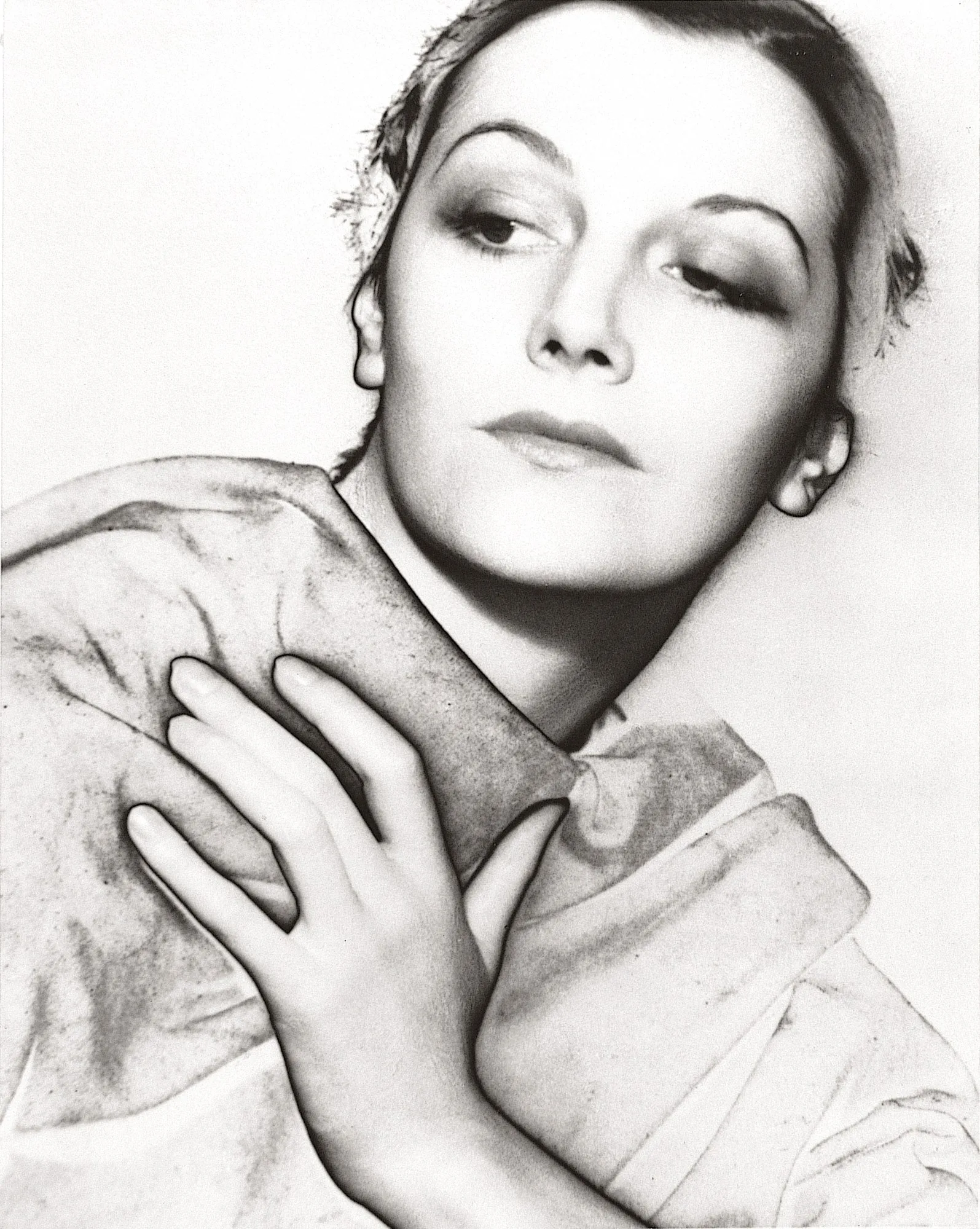 Portrait solarisé probablement de Meret Oppenheim par Lee Miller en 1932