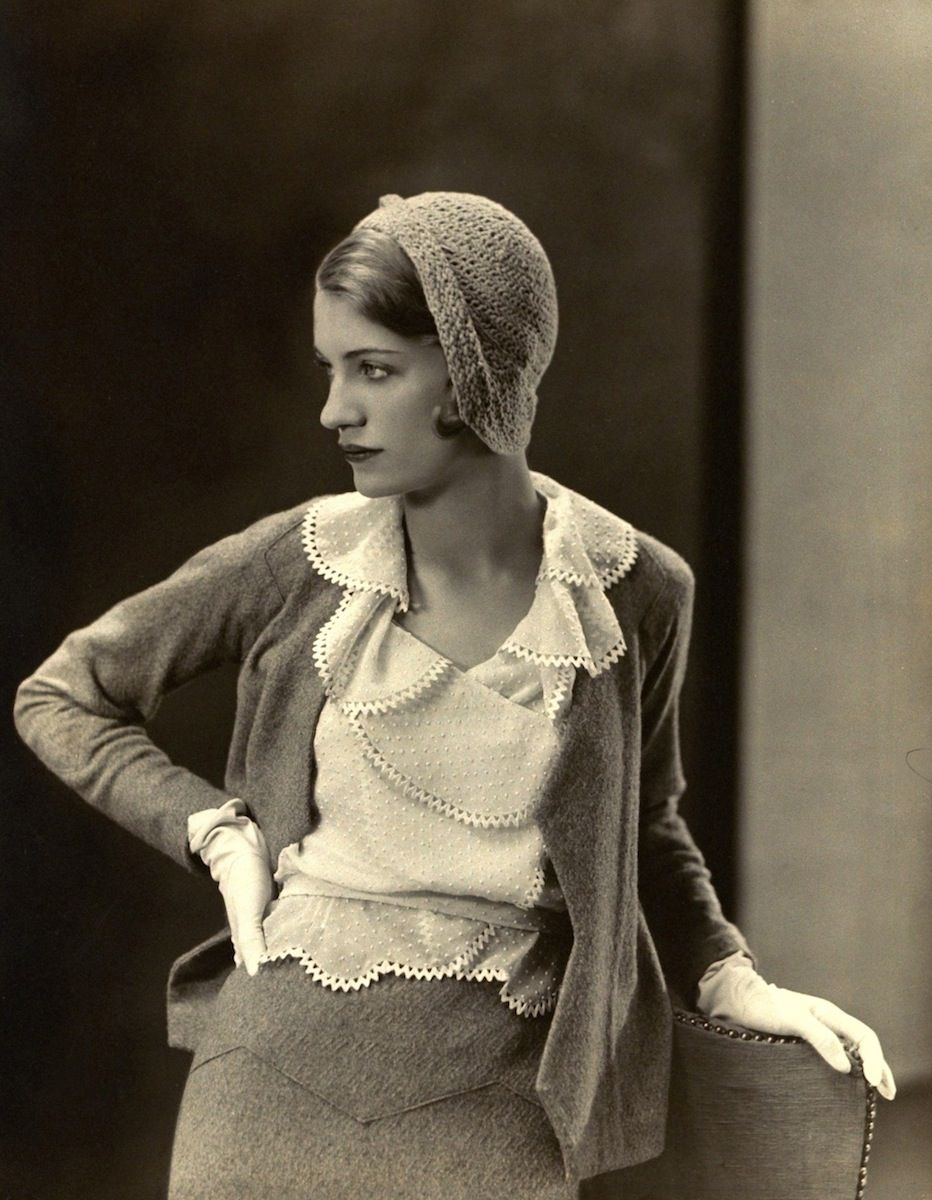 Portrait de profil de Lee Miller avec coiffe crochetée photographié par Edward Steichen
