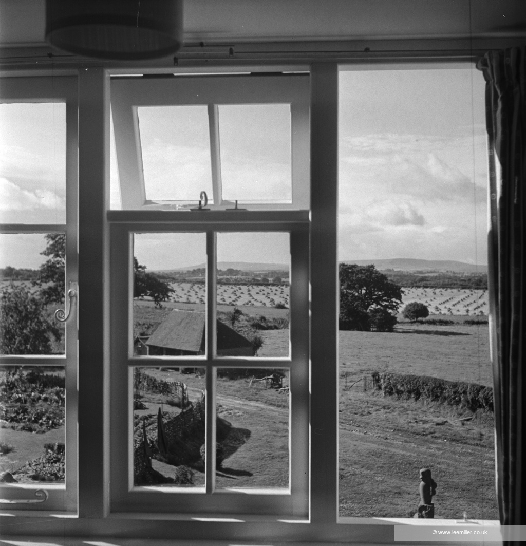 Vue depuis Farley Farm photographiée par Lee Miller en 1952