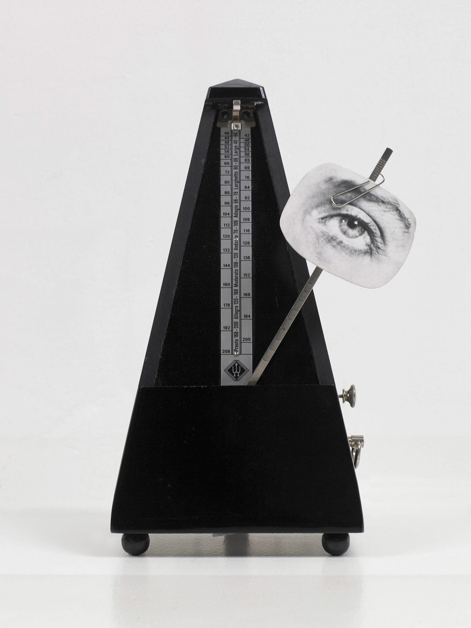Indestructible Object, métronome surmonté de la photographie d’un œil, objet de Man Ray