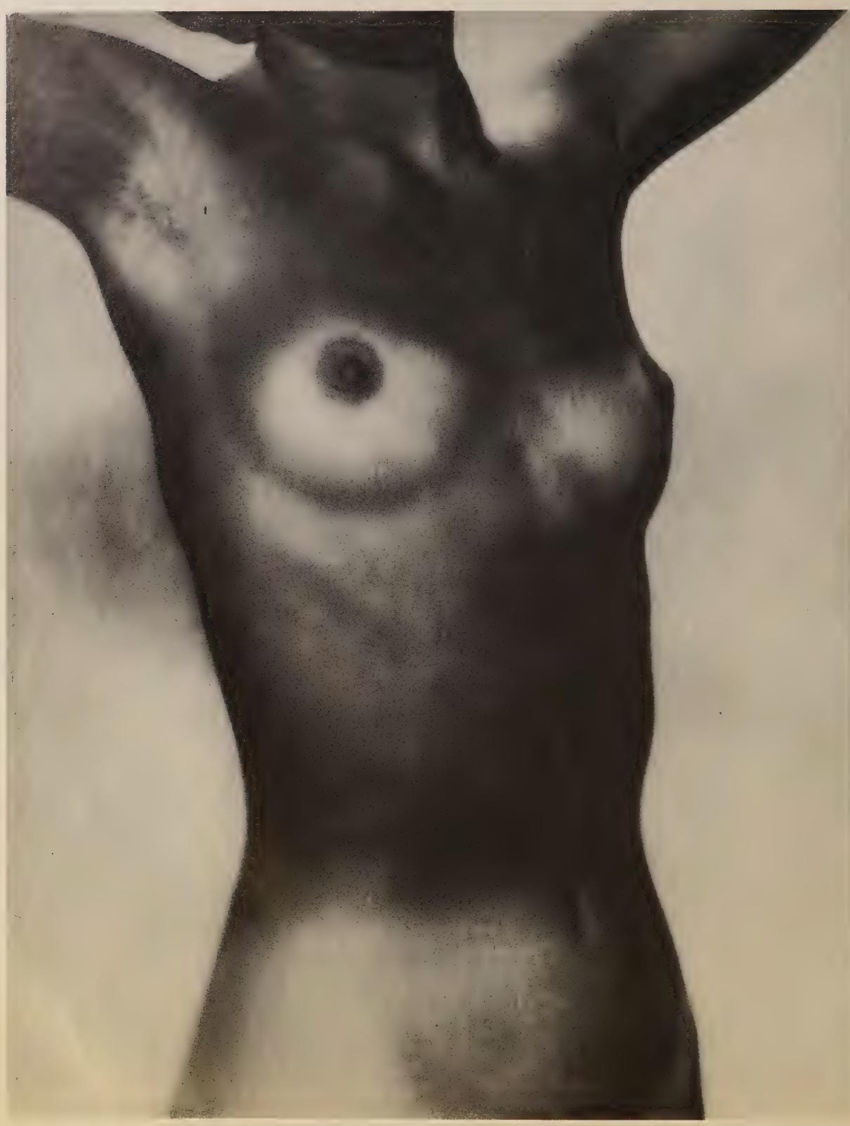 Nu féminin solarisé, photographie de Man Ray publiée en 1934
