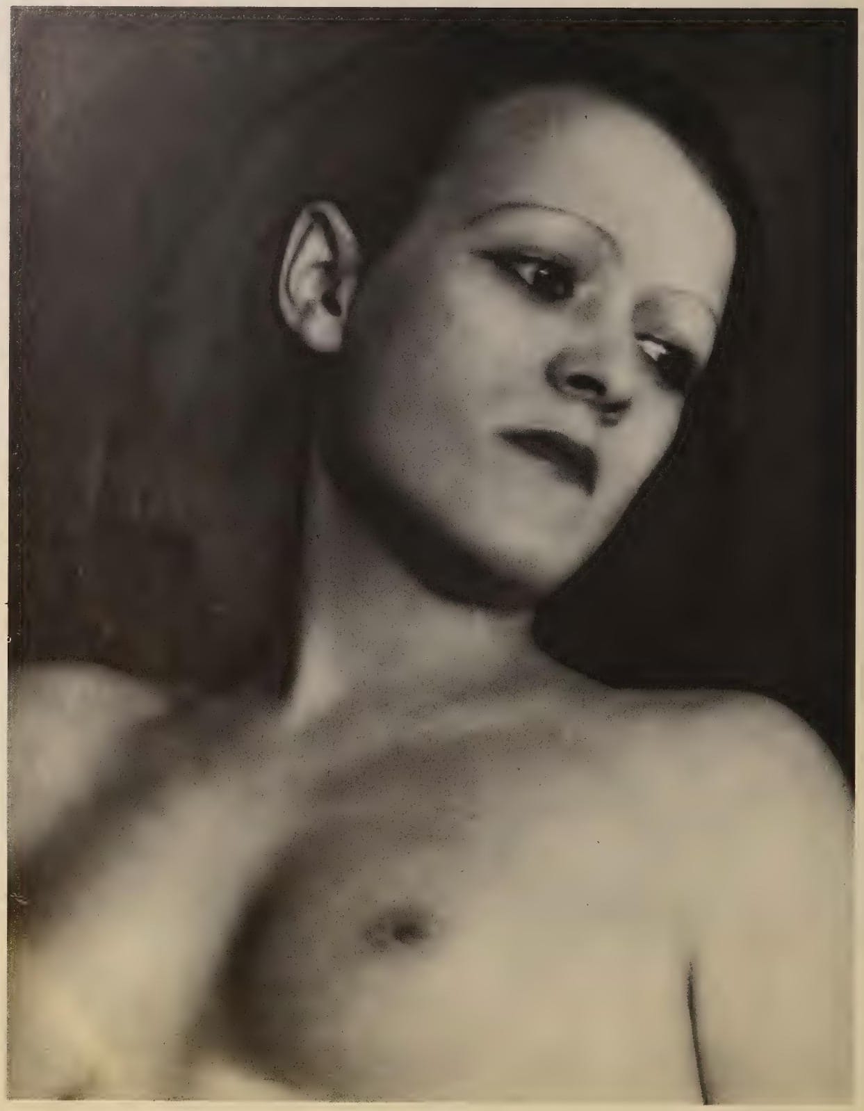 Portrait de femme nue, photographie de Man Ray publiée en 1934