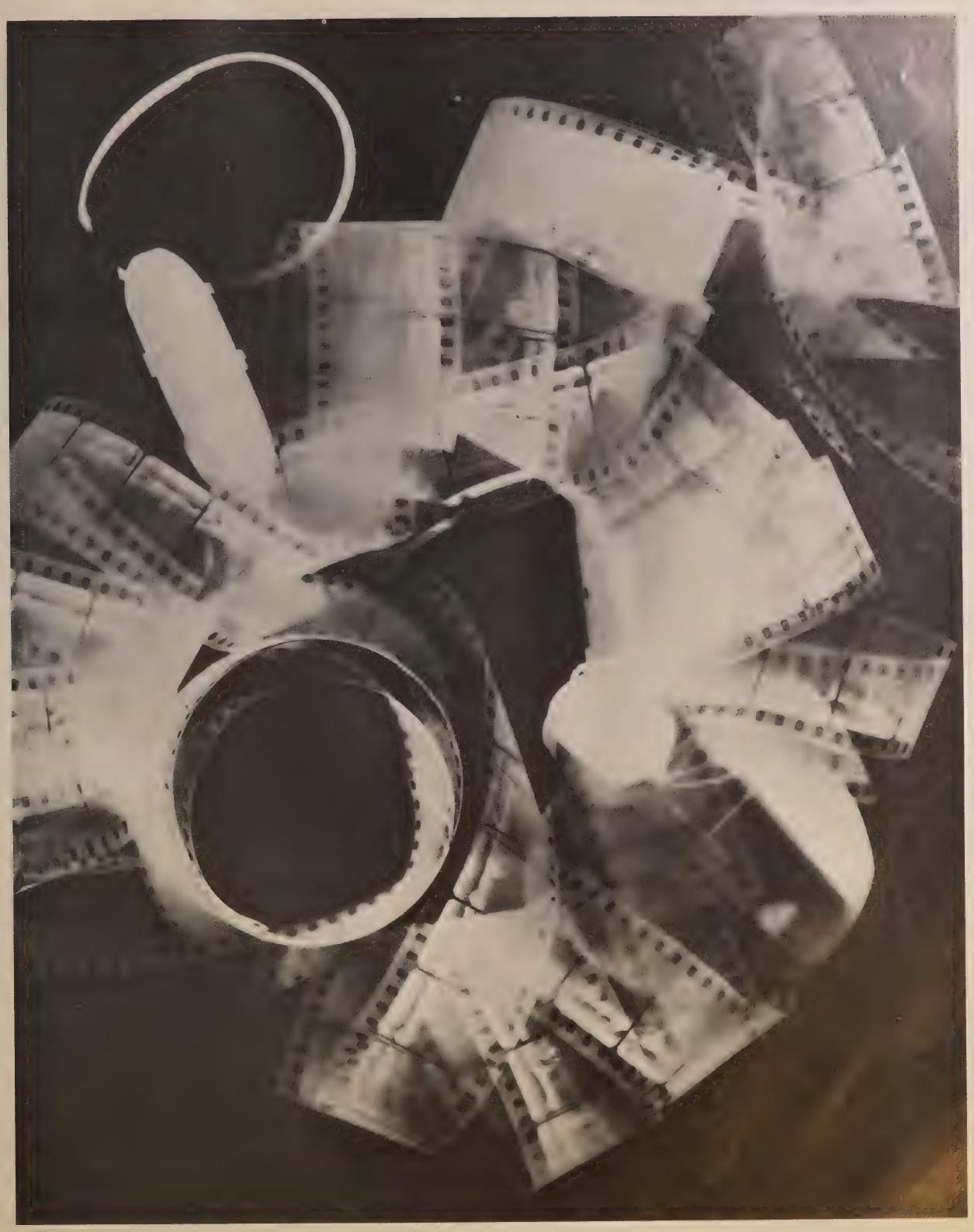 Rayographie en spirale, photographie de Man Ray publiée en 1934