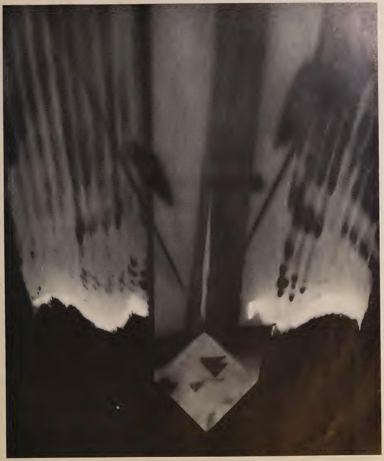 Rayographie symétrique aux ailes, photographie de Man Ray publiée en 1934