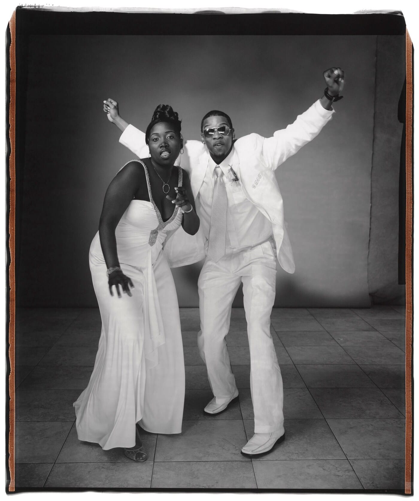 Toccarra Baguma et George Wilkinson en tenue de bal de promo, Polaroid 20x24, par Mary Ellen Mark