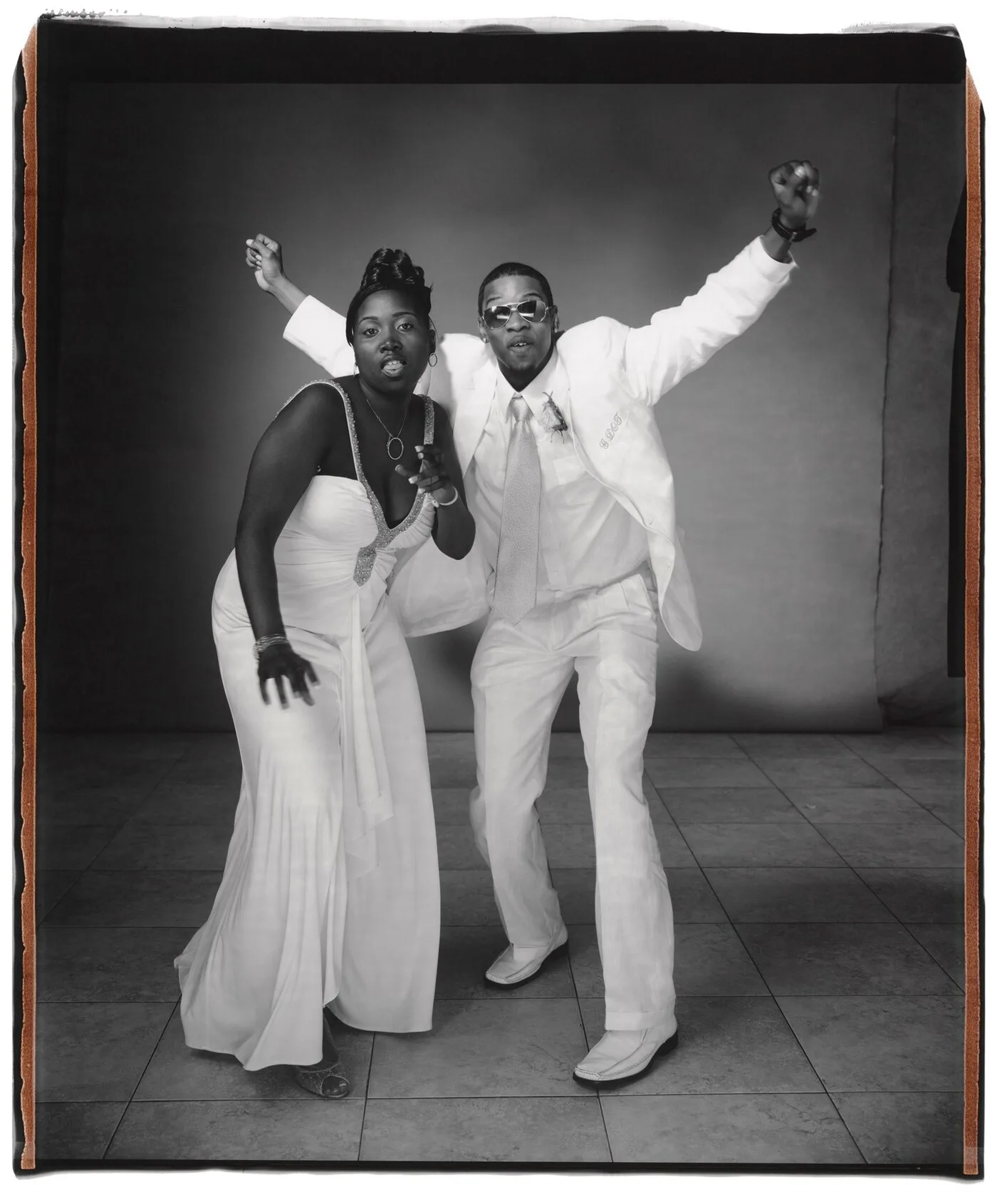Toccarra Baguma et George Wilkinson en tenue de bal de promo, Polaroid 20x24, par Mary Ellen Mark