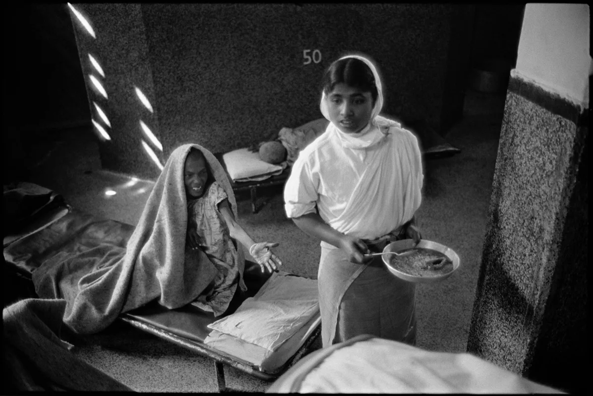 Mary Ellen Mark, Home for the Dying, Calcutta, India, 1980