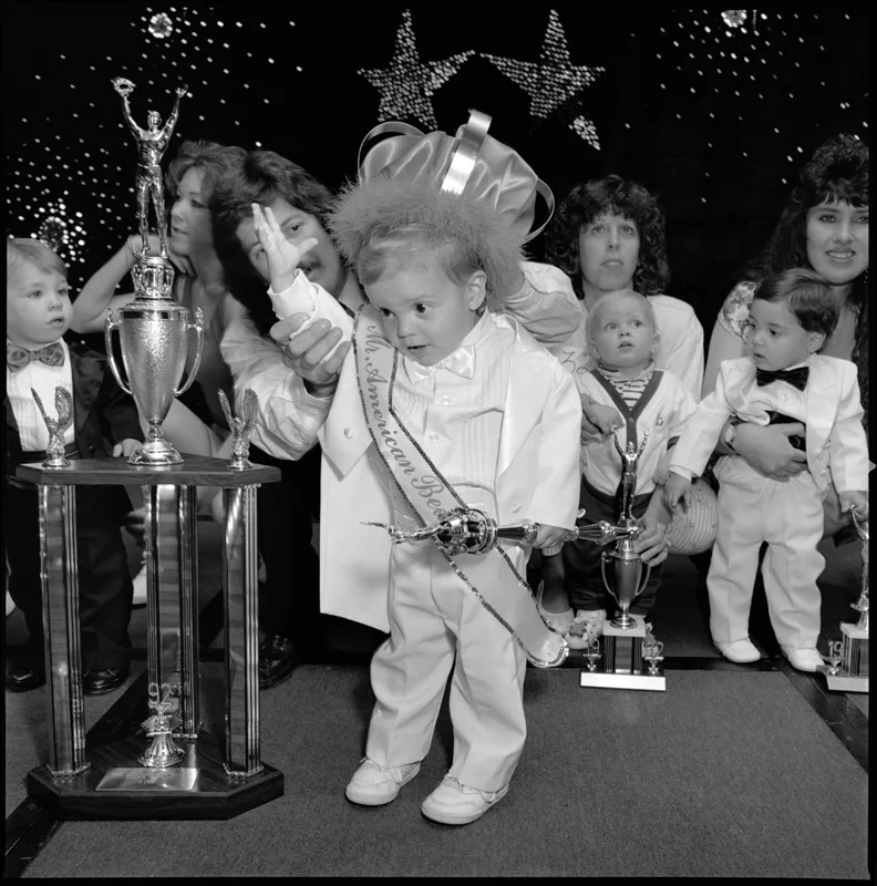 Mary Ellen Mark, Baby beauty pageant winner, California, 1992