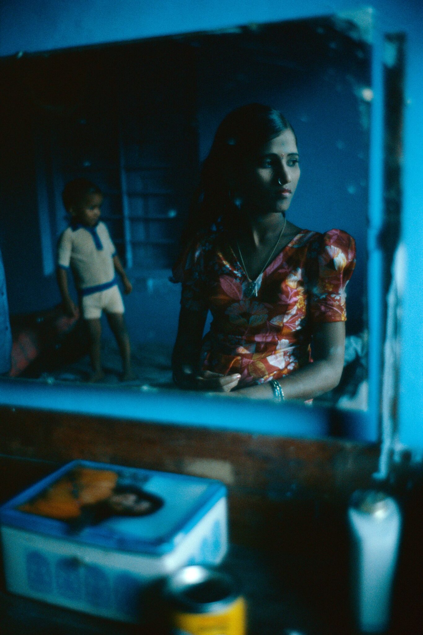 Mary Ellen Mark, Falkland Road, Bombay, India, 1978, woman and child reflected in a mirror