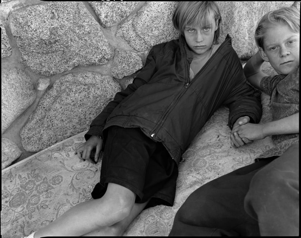 Mary Ellen Mark, Chrissy Damm and Adam Johnson, Llano, California, 1994