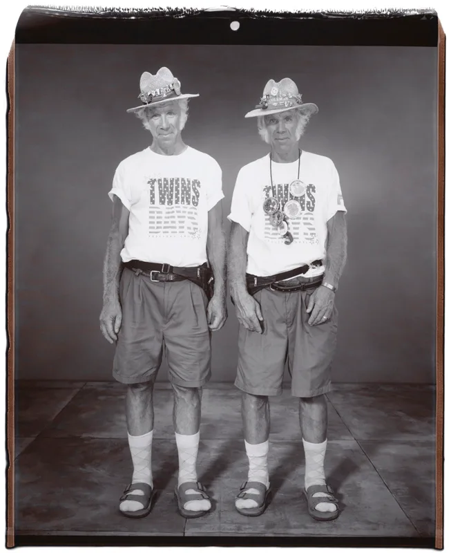 Mary Ellen Mark, Larry and David Demonet, 62 years old, David older by 15 minutes, Twinsburg, Ohio, 2002