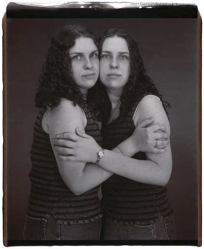 Mary Ellen Mark, Jennifer and Karrie Jones, 15 years old, Jennifer older by 10 minutes, Twinsburg, Ohio, 2002